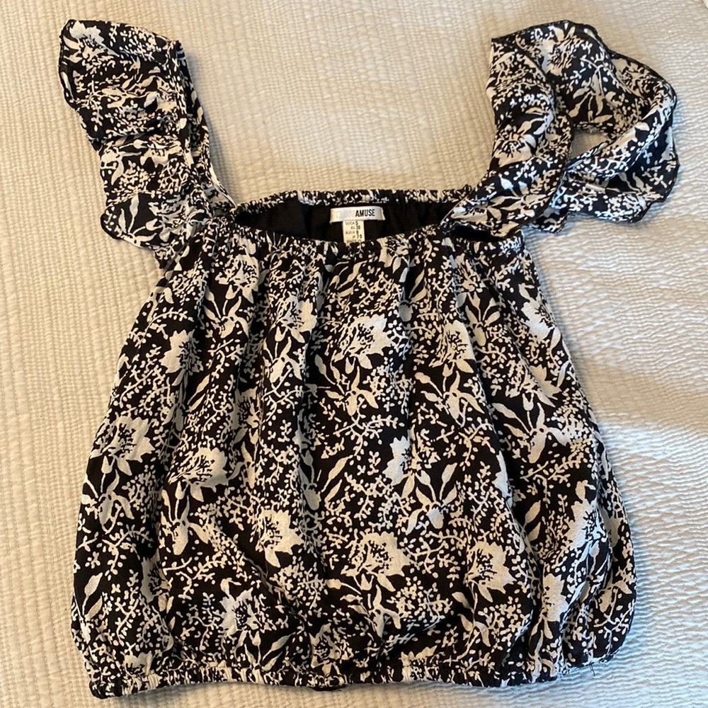 Society Amuse off the shoulder black and white shirt. Size S. Great condition.
